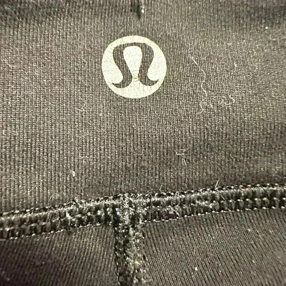 LULULEMON BLACK CAPRI LEGGINGS - Picture 3 of 4